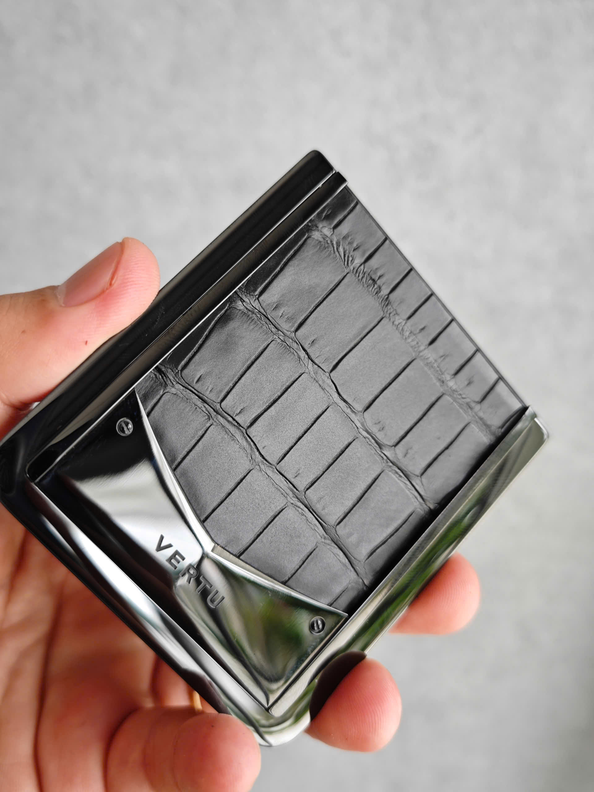 Bọc da điện thoại Vertu Iron Flip - Hình ảnh 2