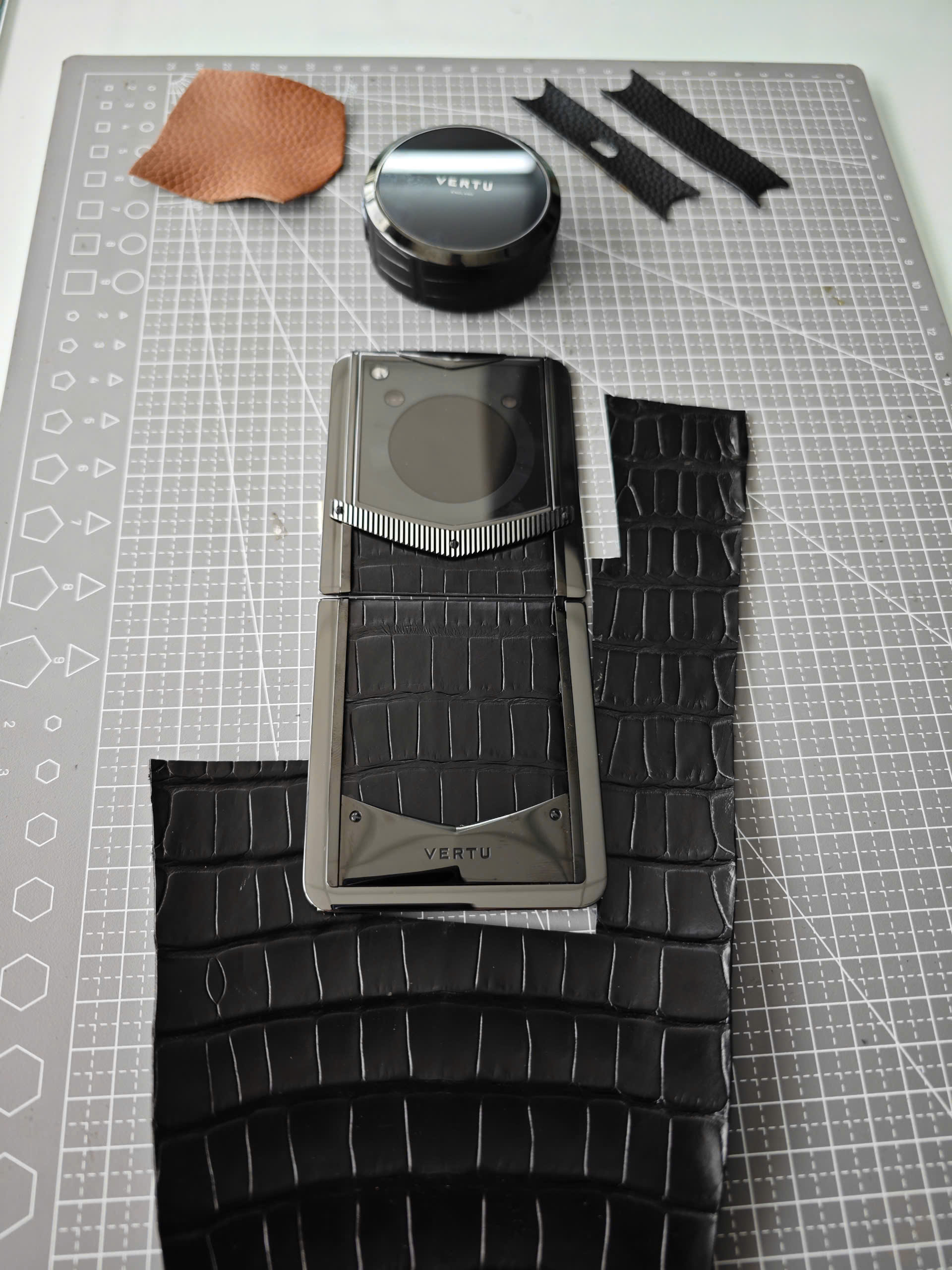 Bọc da điện thoại Vertu Iron Flip - Hình ảnh 3