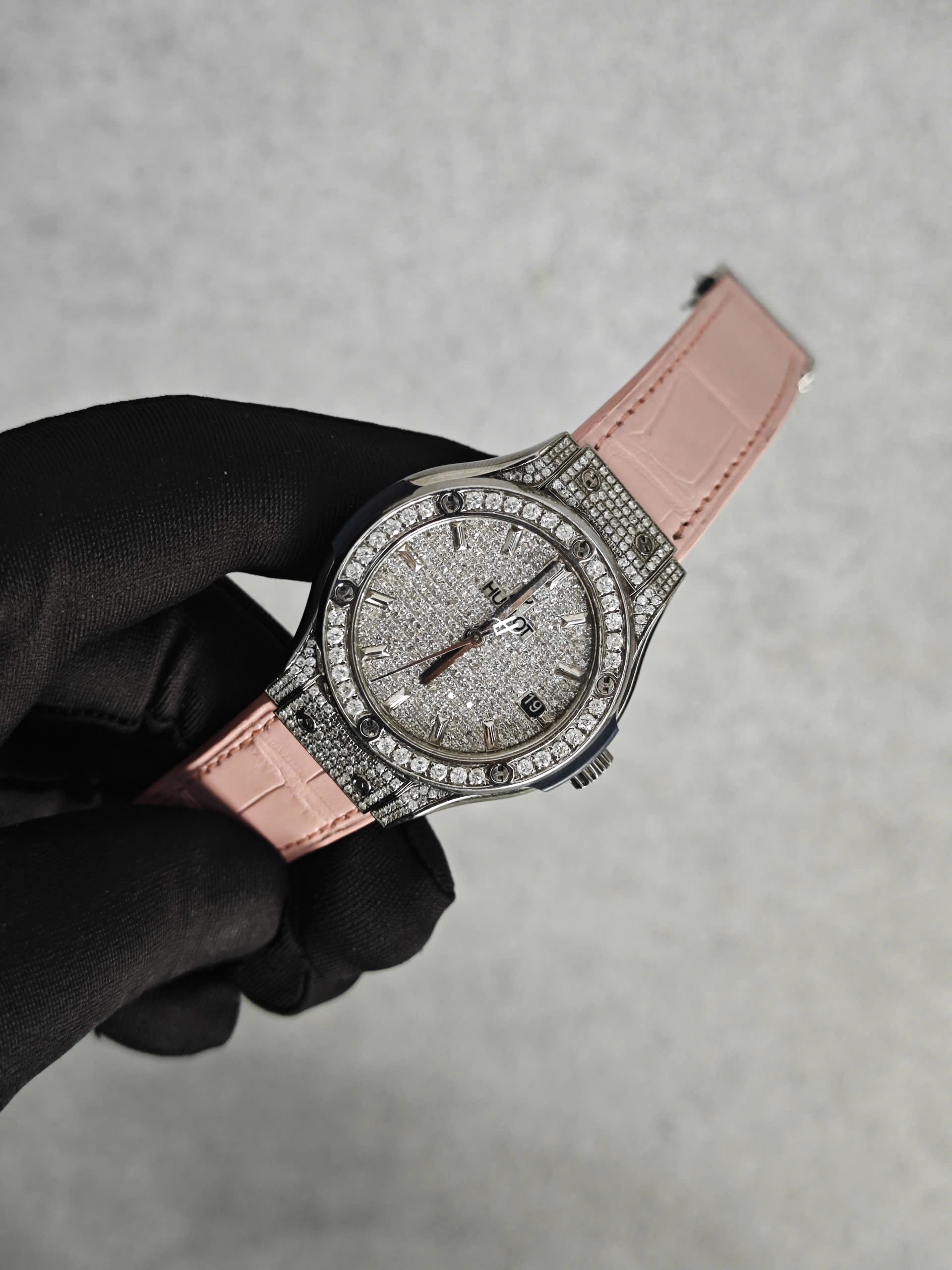 Dây đồng hồ Hublot Classic Fusion da cá sấu Pháp màu hồng - Hình ảnh 5