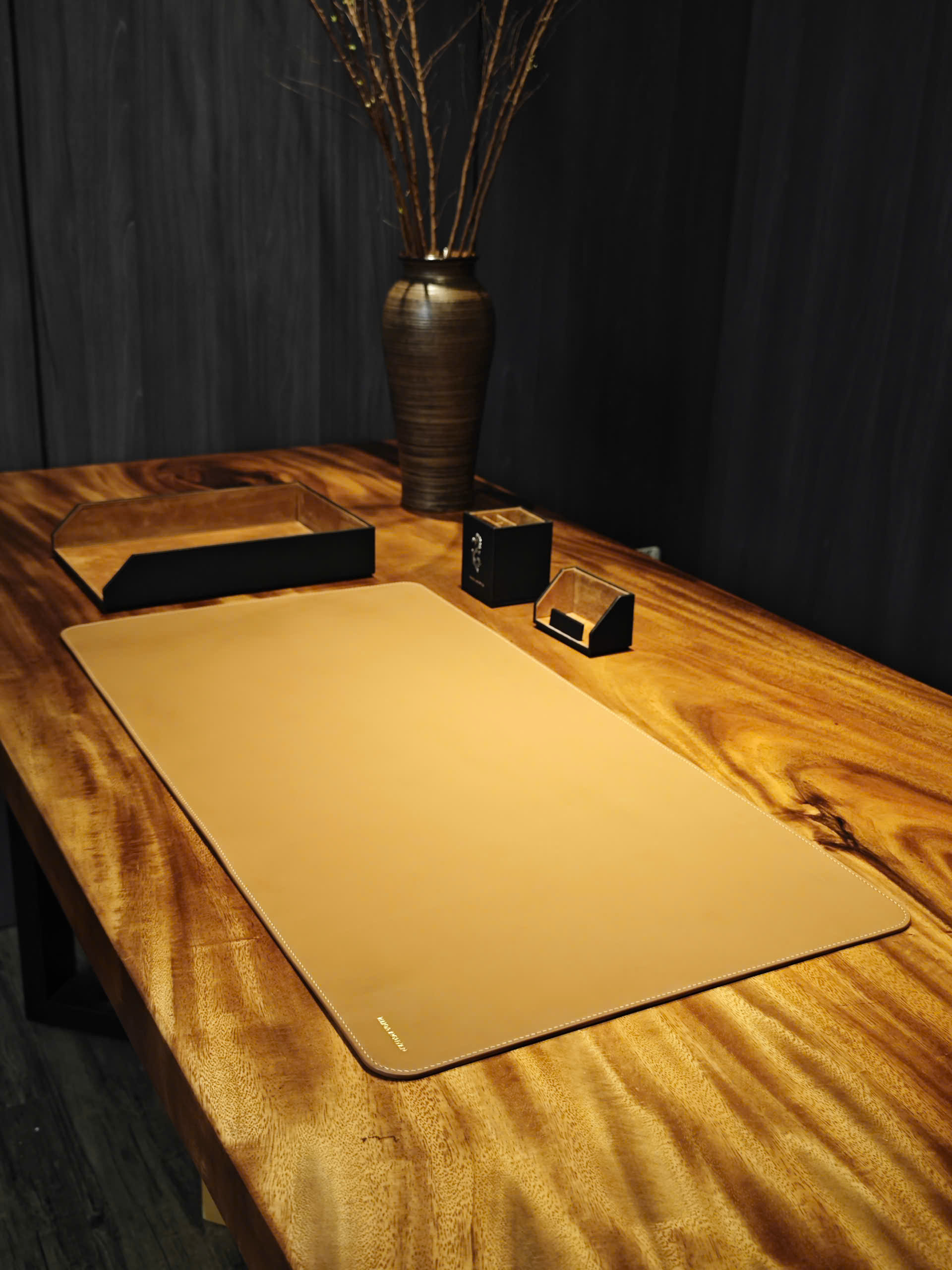 TP Leather Desk Mat Pegasus – tấm trải bàn da bò - Hình ảnh 3
