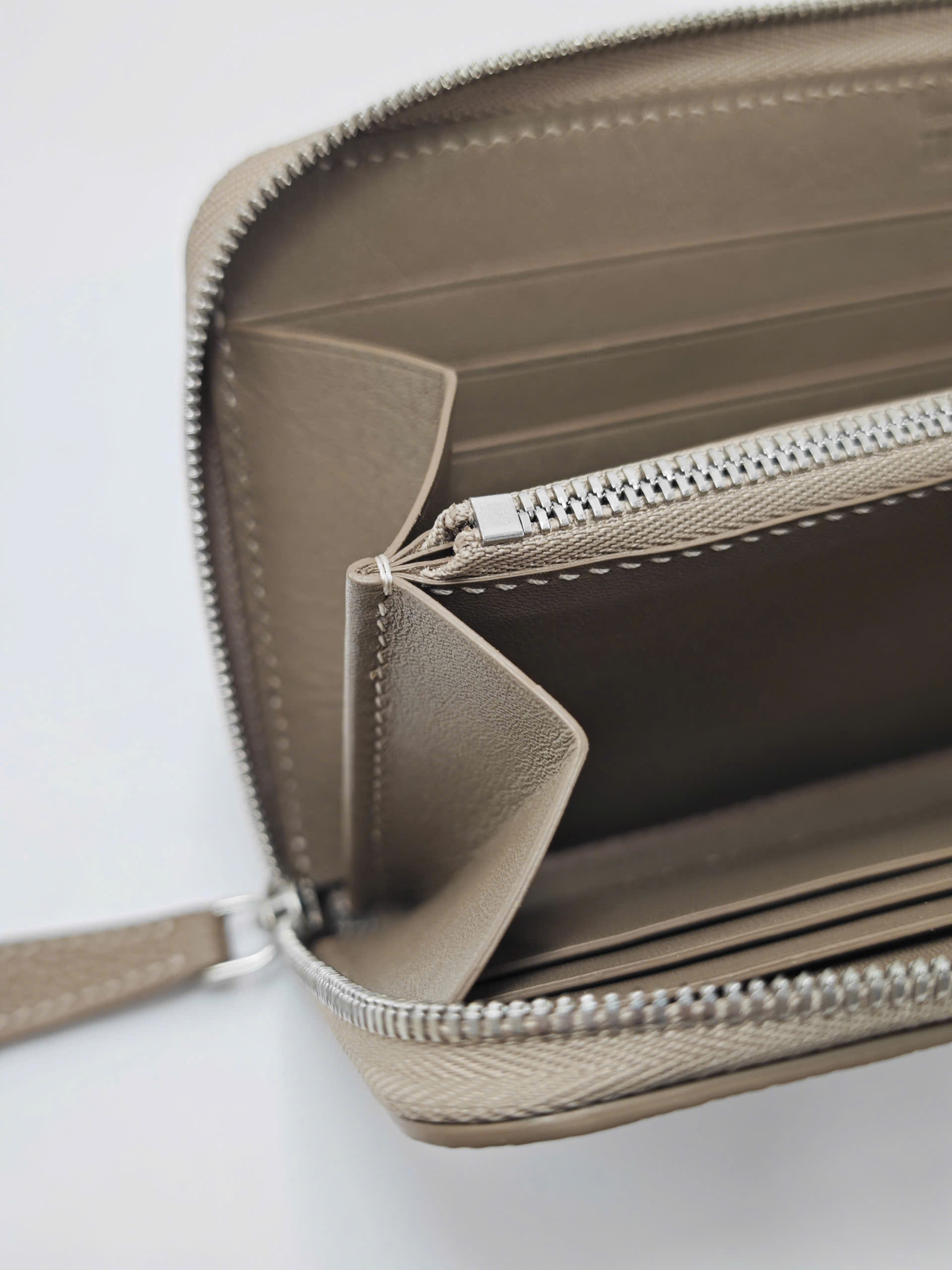 TP Long Zip Wallet – Ví dài chế tác thủ công màu Etoupe - Hình ảnh 5
