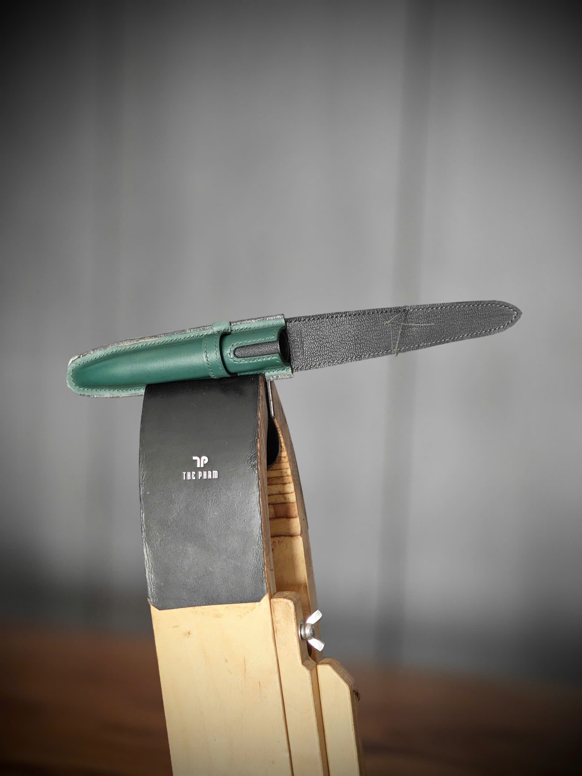 TP Sterling Pen Case Emerald – Bao da bút thủ công - Hình ảnh 7