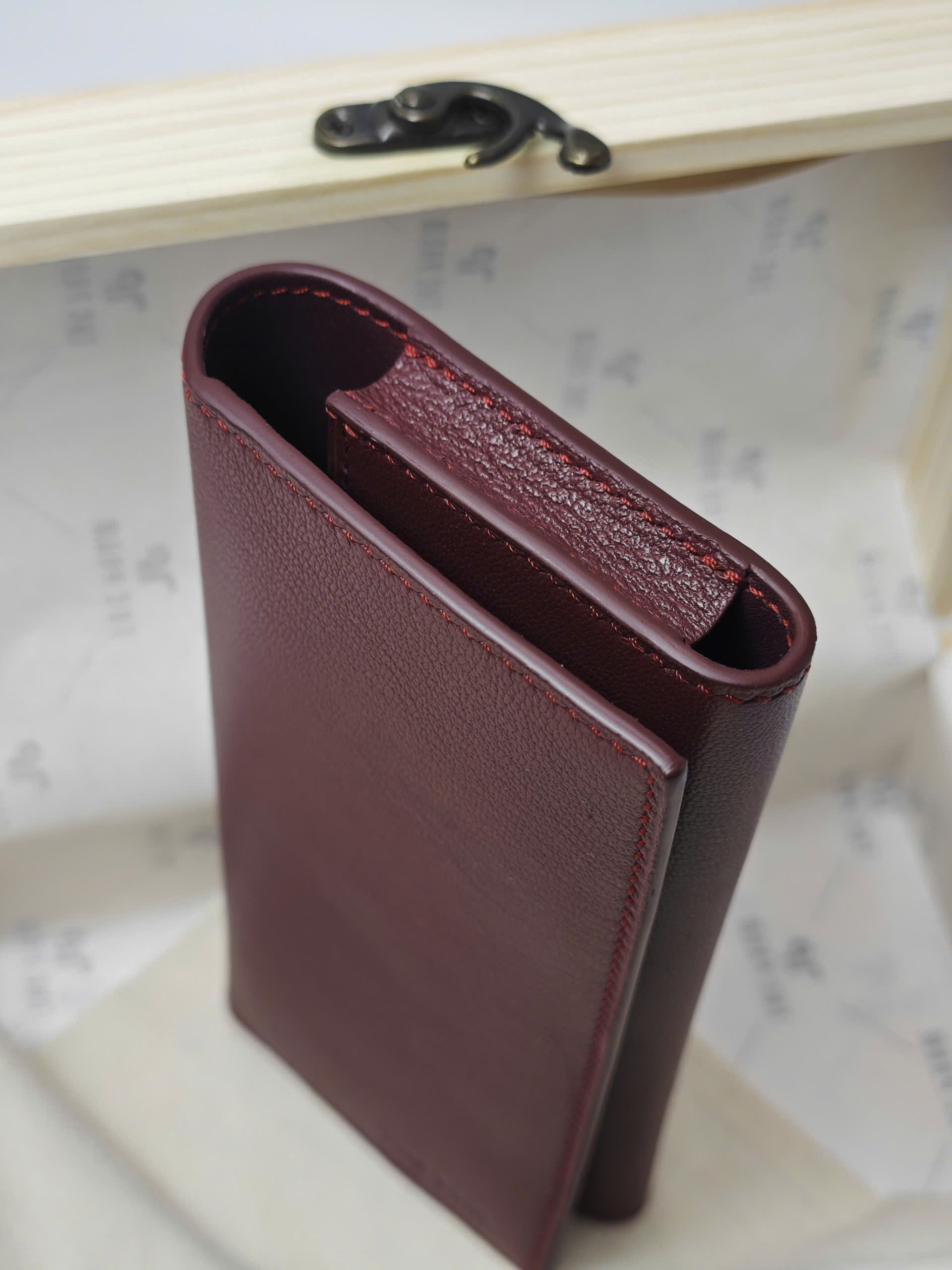 Bao da Vertu Agent Q dạng ví - Chế tác thủ công cá nhân hóa - Hình ảnh 3