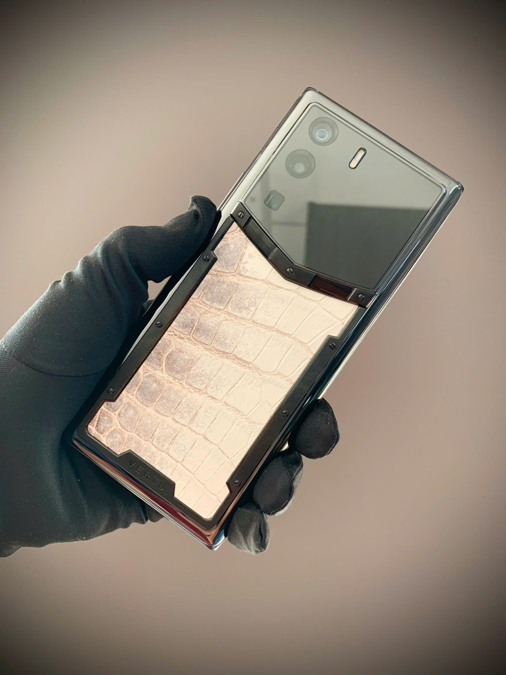 Bọc da Vertu Meta 1 da cá sấu bạch tạng Himalayan - Hình ảnh 4